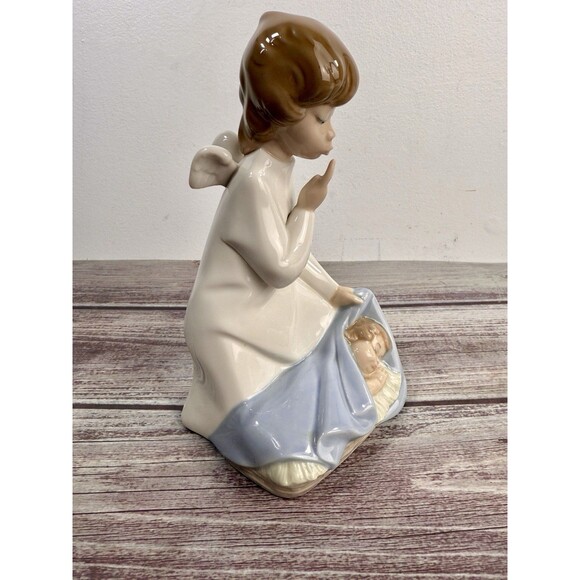 Lladro #4635 Angel protecting a baby Figurine Guardian Angel Spain RETIRED - Picture 2 of 14